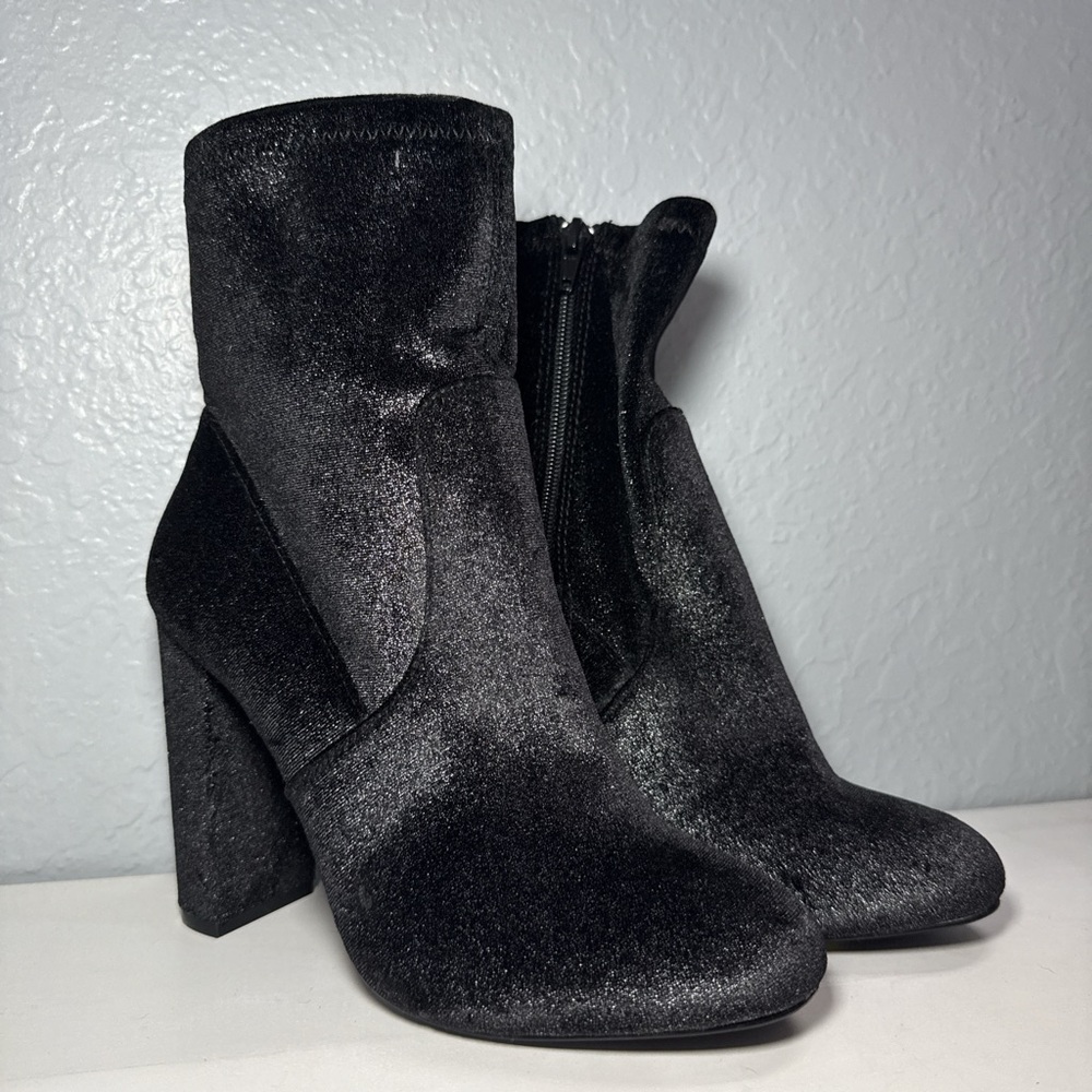 Chic Black Heeled Boots